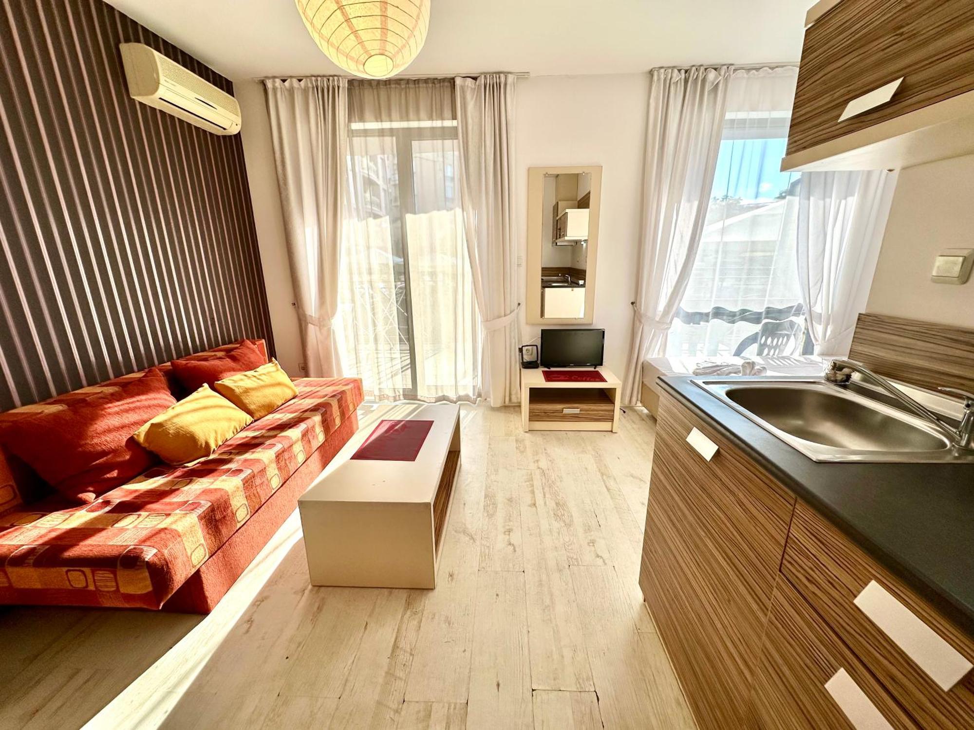 Menada Rainbow Apartments Sunny Beach Buitenkant foto