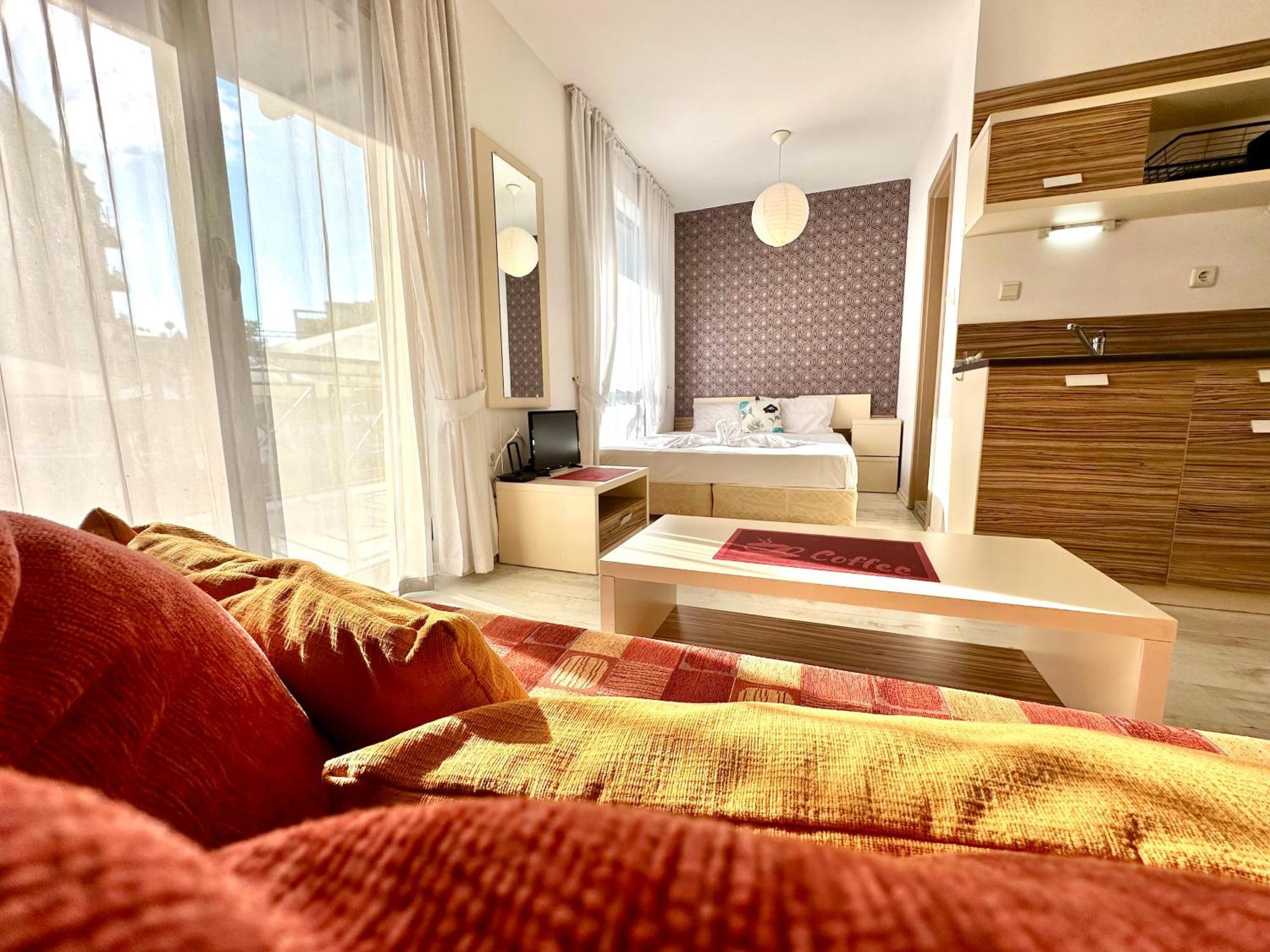 Menada Rainbow Apartments Sunny Beach Buitenkant foto