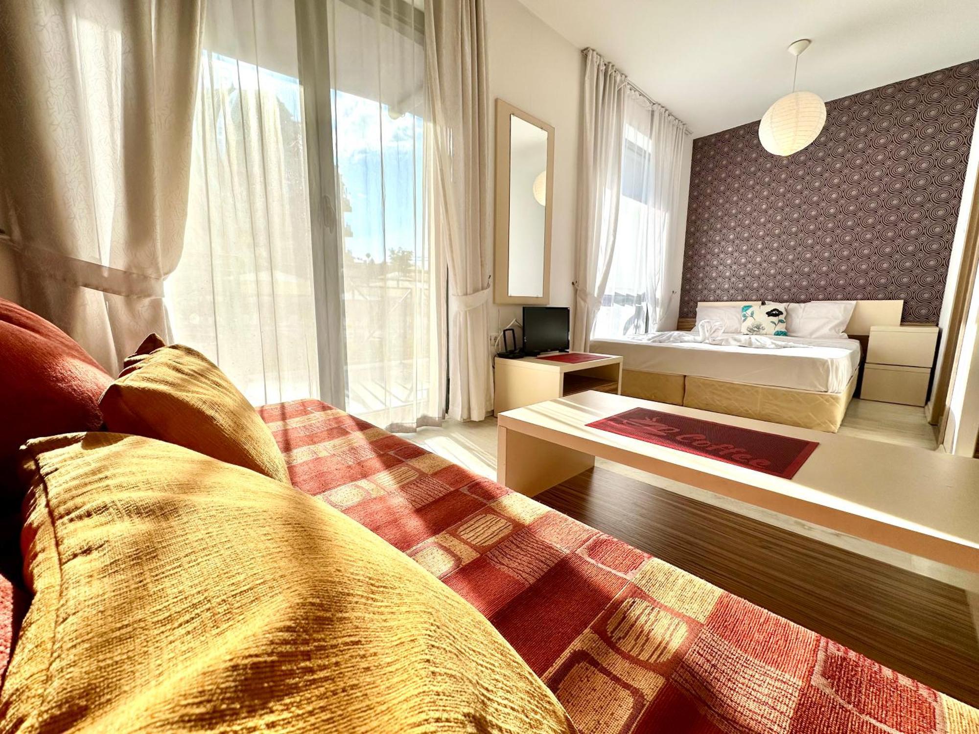 Menada Rainbow Apartments Sunny Beach Buitenkant foto